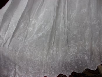 Aube de prêtre ancienne époque fin XIXe siècle