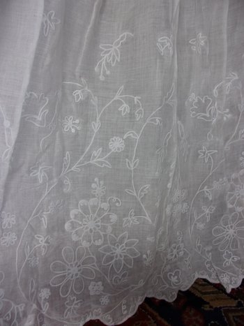 Aube de prêtre ancienne époque fin XIXe siècle