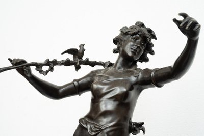 Scultura in bronzo patinato raffigurante la "Nimphe de bois" firmata "Louis Moreau" Francia 19siecle