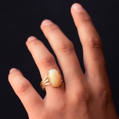 Anello antico in oro e opale australiano