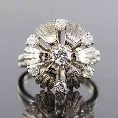 Ring Petalen Weißgold Diamanten