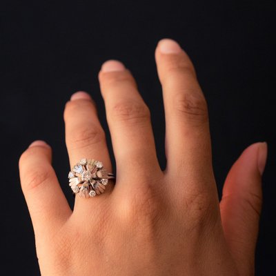 Ring Petalen Weißgold Diamanten