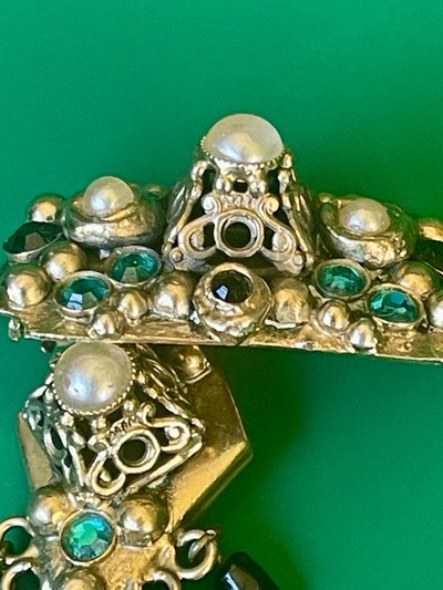 HENRY PERICHON (1910-1970). Schöne Brosche mit barocker Inspiration .
