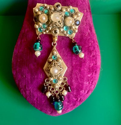 HENRY PERICHON (1910-1970). Schöne Brosche mit barocker Inspiration .