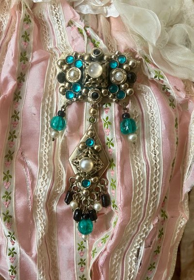 HENRY PERICHON (1910-1970). Schöne Brosche mit barocker Inspiration .
