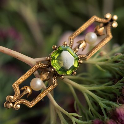 Antike Brosche Peridot Feinperlen