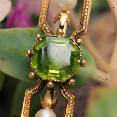 Antike Brosche Peridot Feinperlen