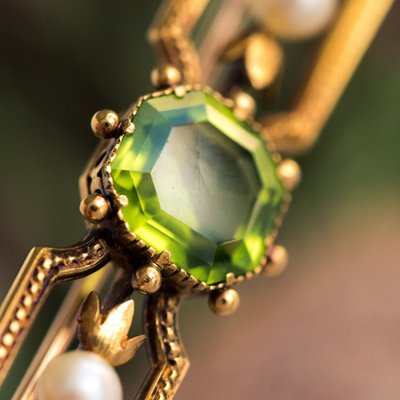 Antike Brosche Peridot Feinperlen