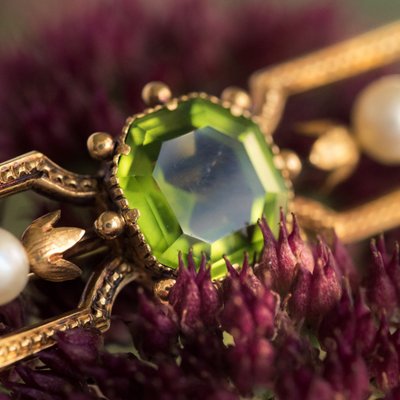 Antike Brosche Peridot Feinperlen