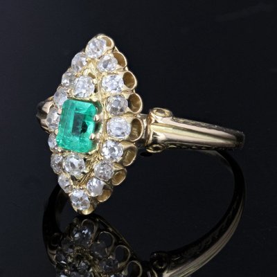 Ring Ancienne Marquise émeraude Diamants