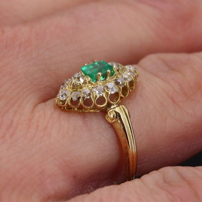 Ring Ancienne Marquise émeraude Diamants