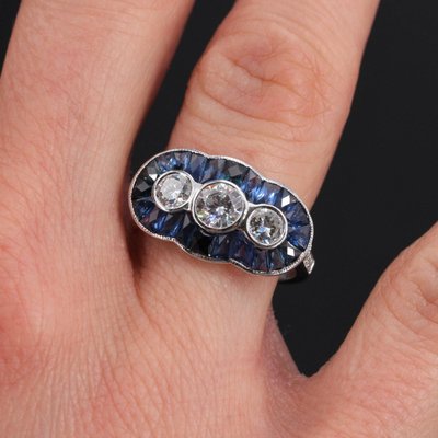 Bague Style Art Déco Saphirs Calibrés Et Diamants
