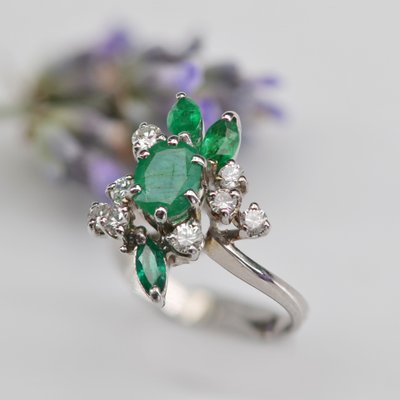 Anello vintage con smeraldo e diamante