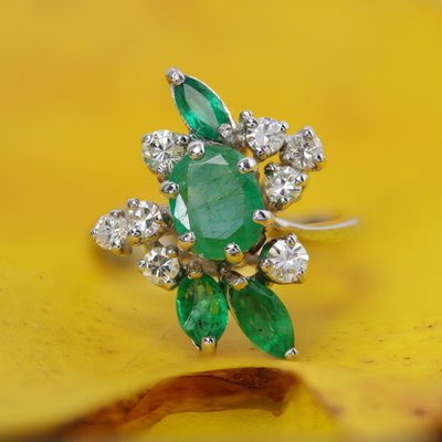 Anello vintage con smeraldo e diamante