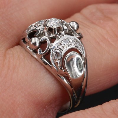 Bague Bombée Or Blanc Diamants