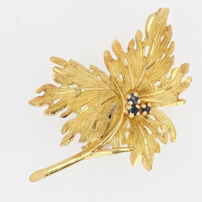 Blattgoldbrosche mit Saphiren