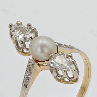 Antiker Ring mit feinen Perlen und birnenförmigen Diamanten