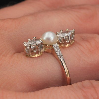 Antiker Ring mit feinen Perlen und birnenförmigen Diamanten
