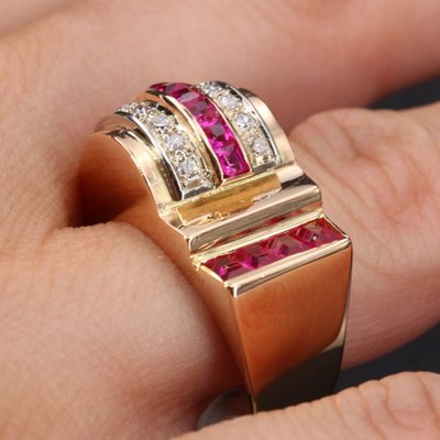 Asymmetrischer Panzerring mit Rubin und Diamanten