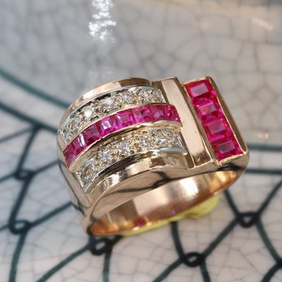 Asymmetrischer Panzerring mit Rubin und Diamanten