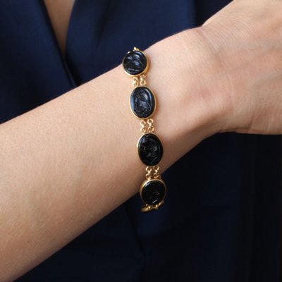 Bracelet En Or Et Intailles De Guerriers Casqués