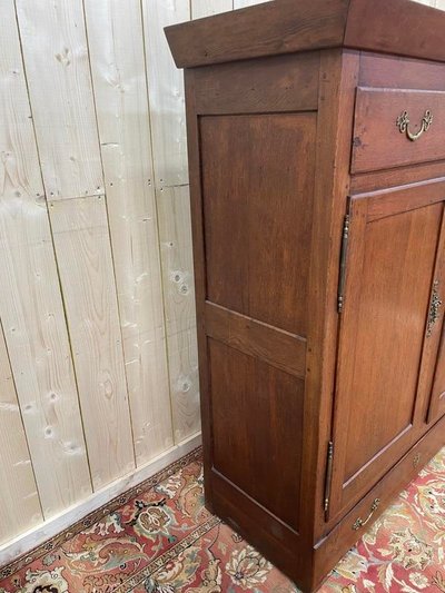 Armoire basse en chêne massif 
