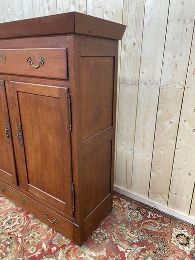 Armoire basse en chêne massif 