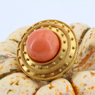 Broche Ancienne En Or Jaune Mat Et Sa Perle De Corail