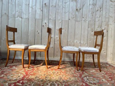 Suite de 4 chaises de style Louis XVI - Directoire 