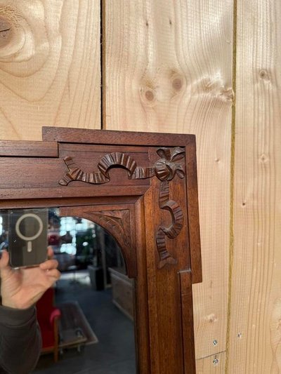 Miroir Napoléon III en noyer sculpté
