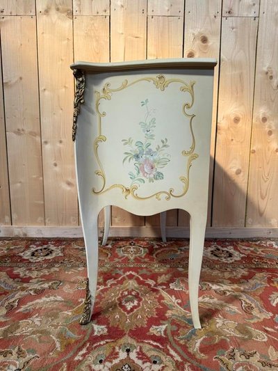 Commode peinte de style Louis XV d'enfant 