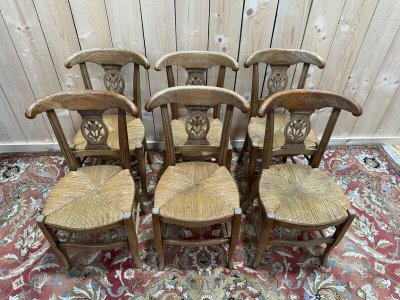 Continuation of 6 Provencal mulch chairs in solid oak.