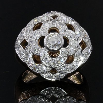 Bague Boule Ajourée d'Un Décor De Fleur Et Diamants