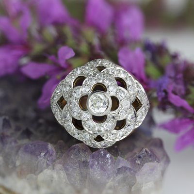Bague Boule Ajourée d'Un Décor De Fleur Et Diamants