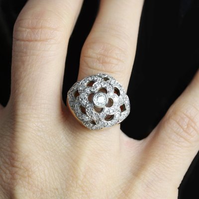 Bague Boule Ajourée d'Un Décor De Fleur Et Diamants