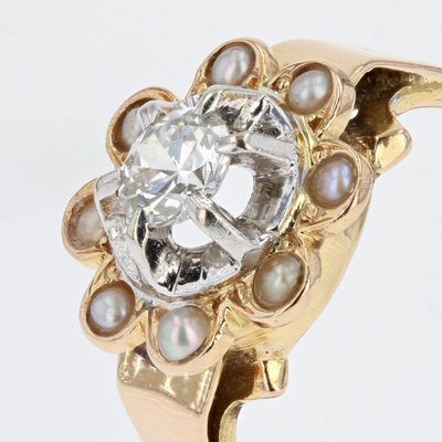 Anello antico con diamanti circondato da perle