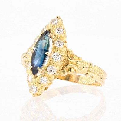 Navette-Ring aus Gold mit Saphir und Diamanten