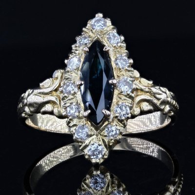 Navette-Ring aus Gold mit Saphir und Diamanten