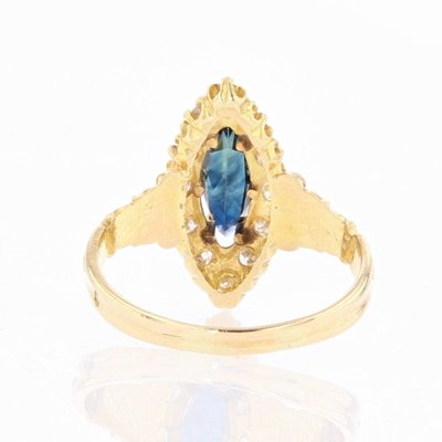 Navette-Ring aus Gold mit Saphir und Diamanten