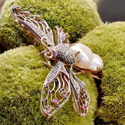 Broche Papillon Articulé Perle Baroque Diamants Saphirs Rubis