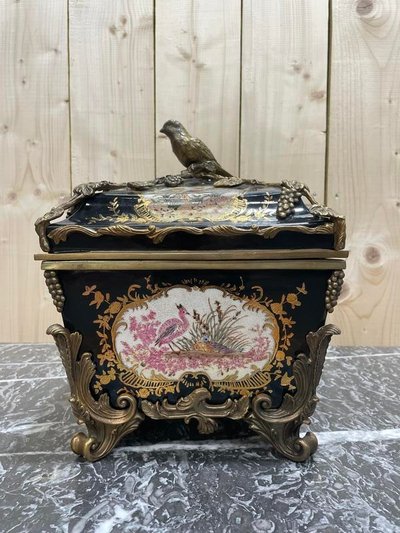 Polychrome and golden porcelain box with Napoleon III bronze mount frame