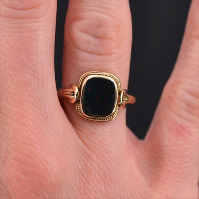Antiker Blutjaspis und Goldring