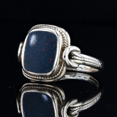 Antiker Blutjaspis und Goldring