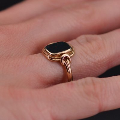 Antiker Blutjaspis und Goldring