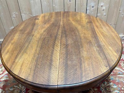 Oval dining table on central foot era Napoleon III