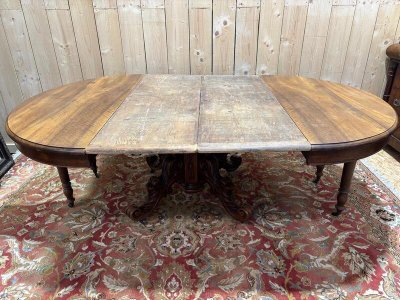 Oval dining table on central foot era Napoleon III