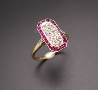 Bague Art Déco Diamants Et Rubis Calibrés.