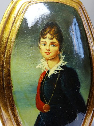 Small portrait medallion oil on curved wood Venetian vintage