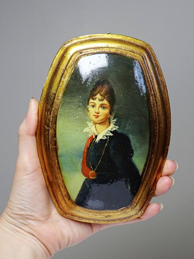 Small portrait medallion oil on curved wood Venetian vintage