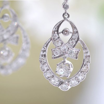 Orecchini antichi in oro bianco con diamanti